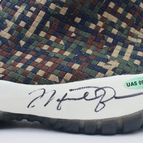 Signed Jordan Nike Air Future Authenticity Card - Picture 3 of 8